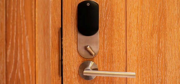 Automatic Locking Door Knob Westminster